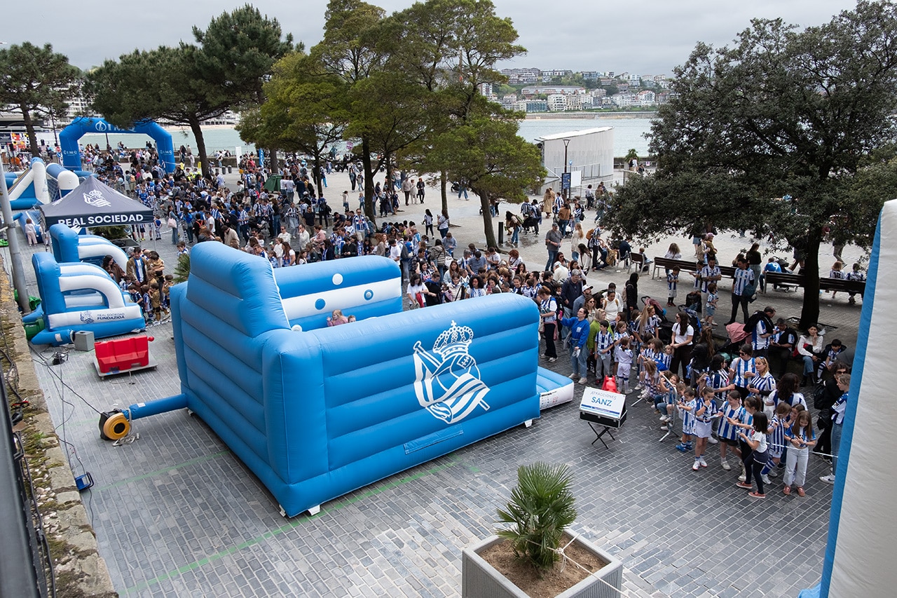 XE3S8196 Alderdi Eder se tiñe de ilusión txuri urdin en las horas previas a la final de Copa