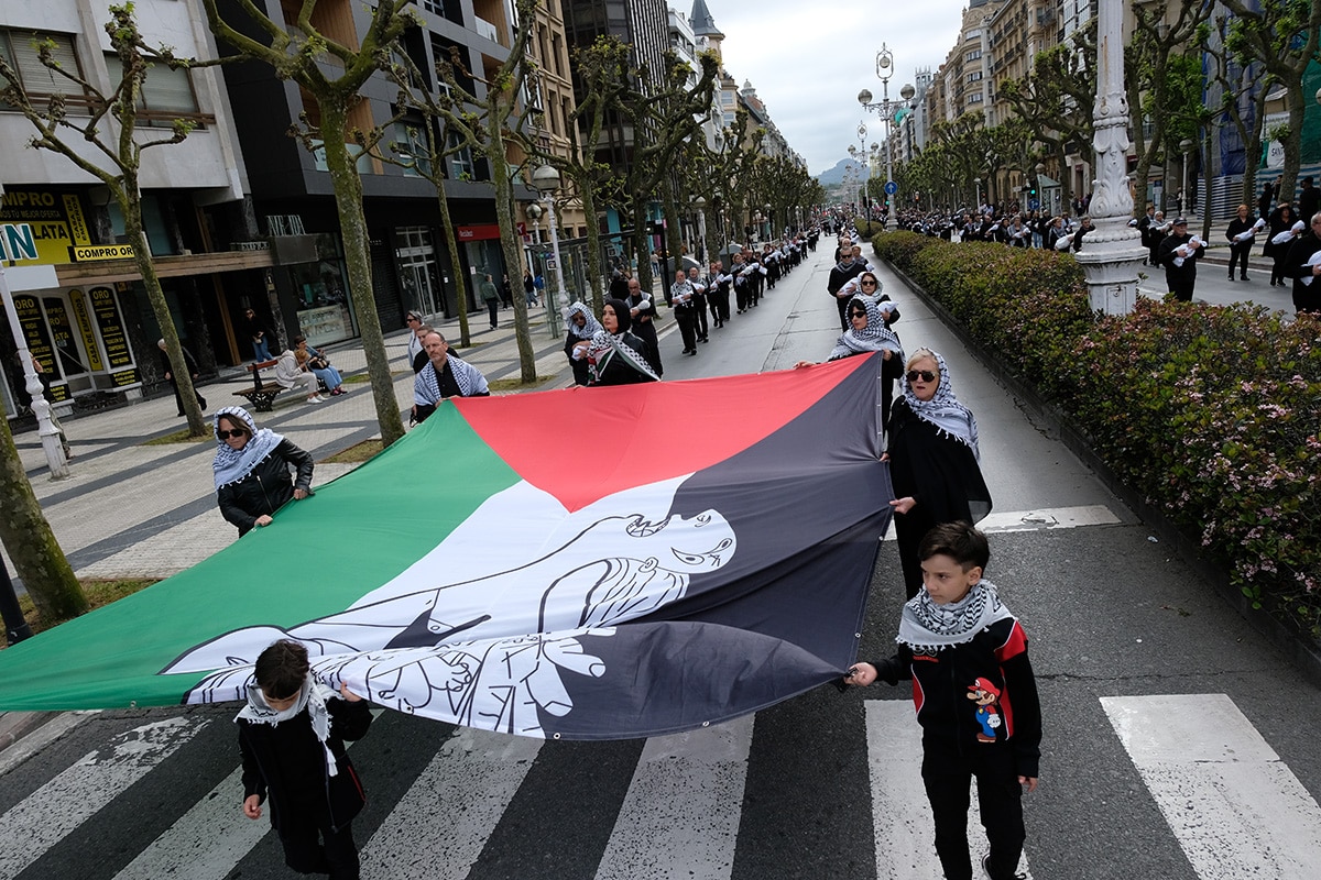 XE3S9328 (Fotos) Multitudinaria protesta en Donostia contra el genocidio en Palestina