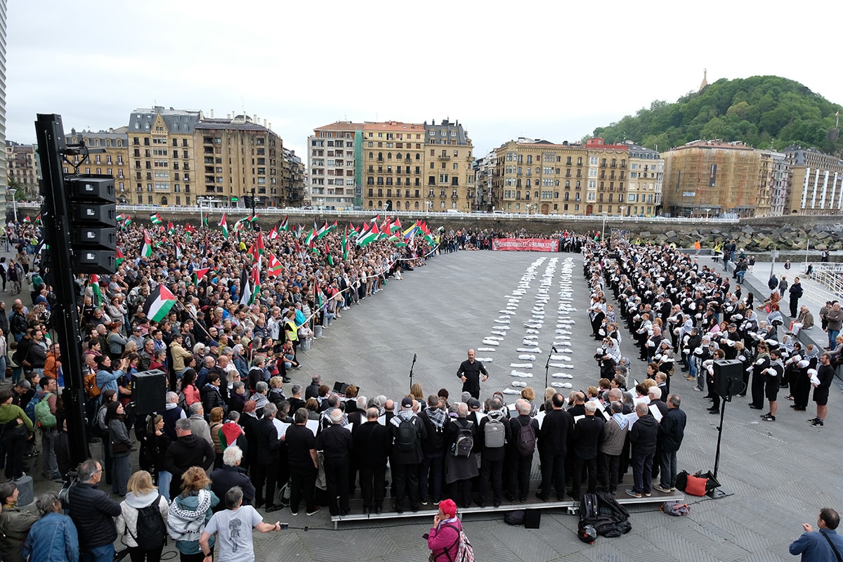XE3S9380 (Fotos) Multitudinaria protesta en Donostia contra el genocidio en Palestina