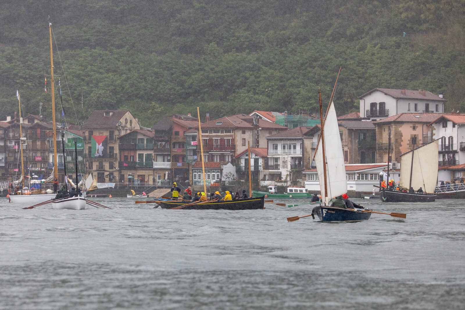 PIF 2026-7886 PIF 2026 7886 Pasaia celebra bajo la lluvia el regreso de su gran fiesta marítima
