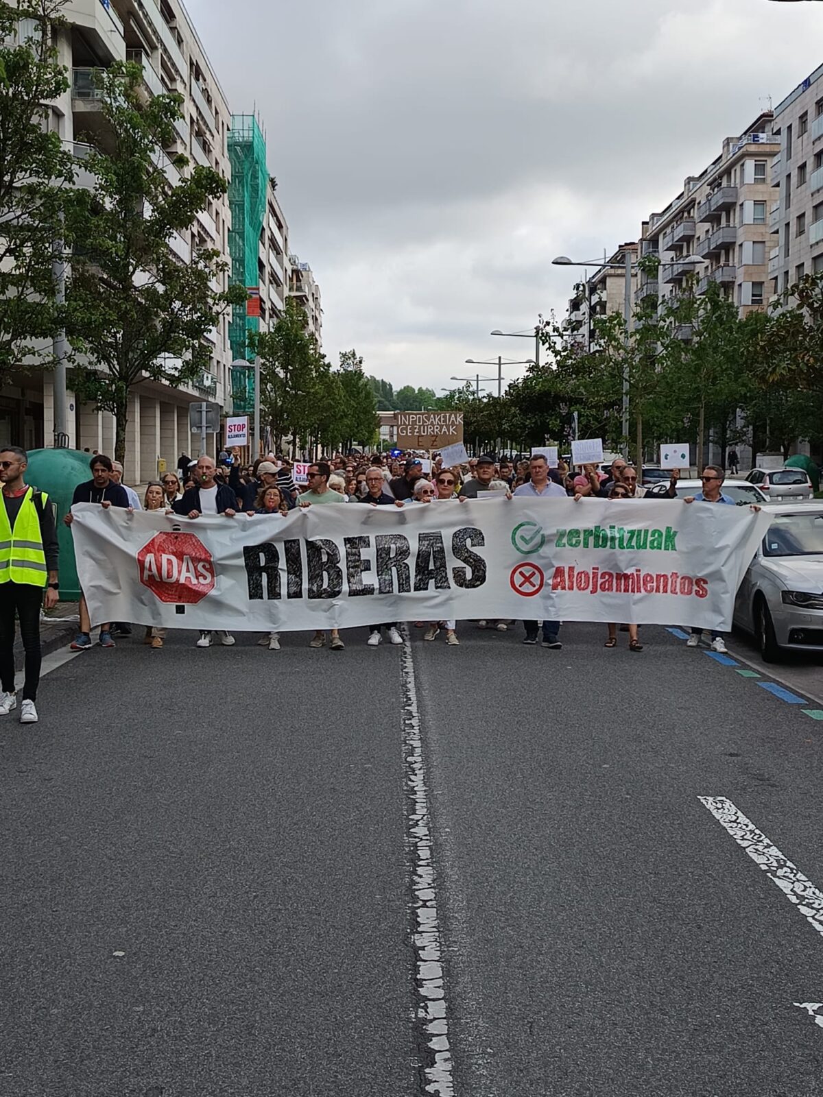 Vecinos de Riberas llevan al Gobierno Vasco su petición de frenar los alojamientos dotacionales 2 WhatsApp Image 2026 05 31 at 10.13.11 Vecinos de Riberas llevan al Gobierno Vasco su petición de frenar los alojamientos dotacionales