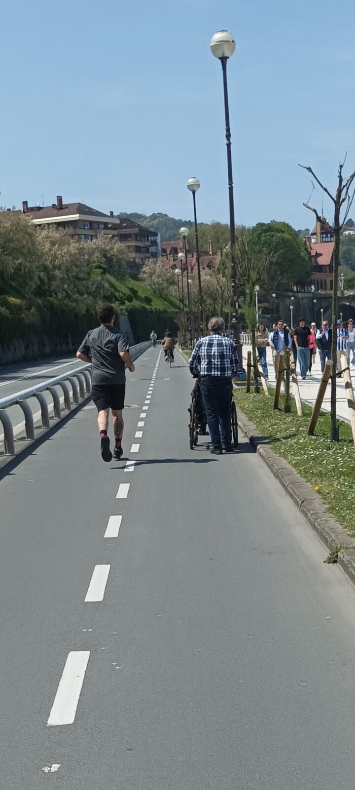 1784110320371 1784110320371 1 Una ciclista documenta durante cuatro años el uso indebido de los bidegorris de Donostia con 300 fotos