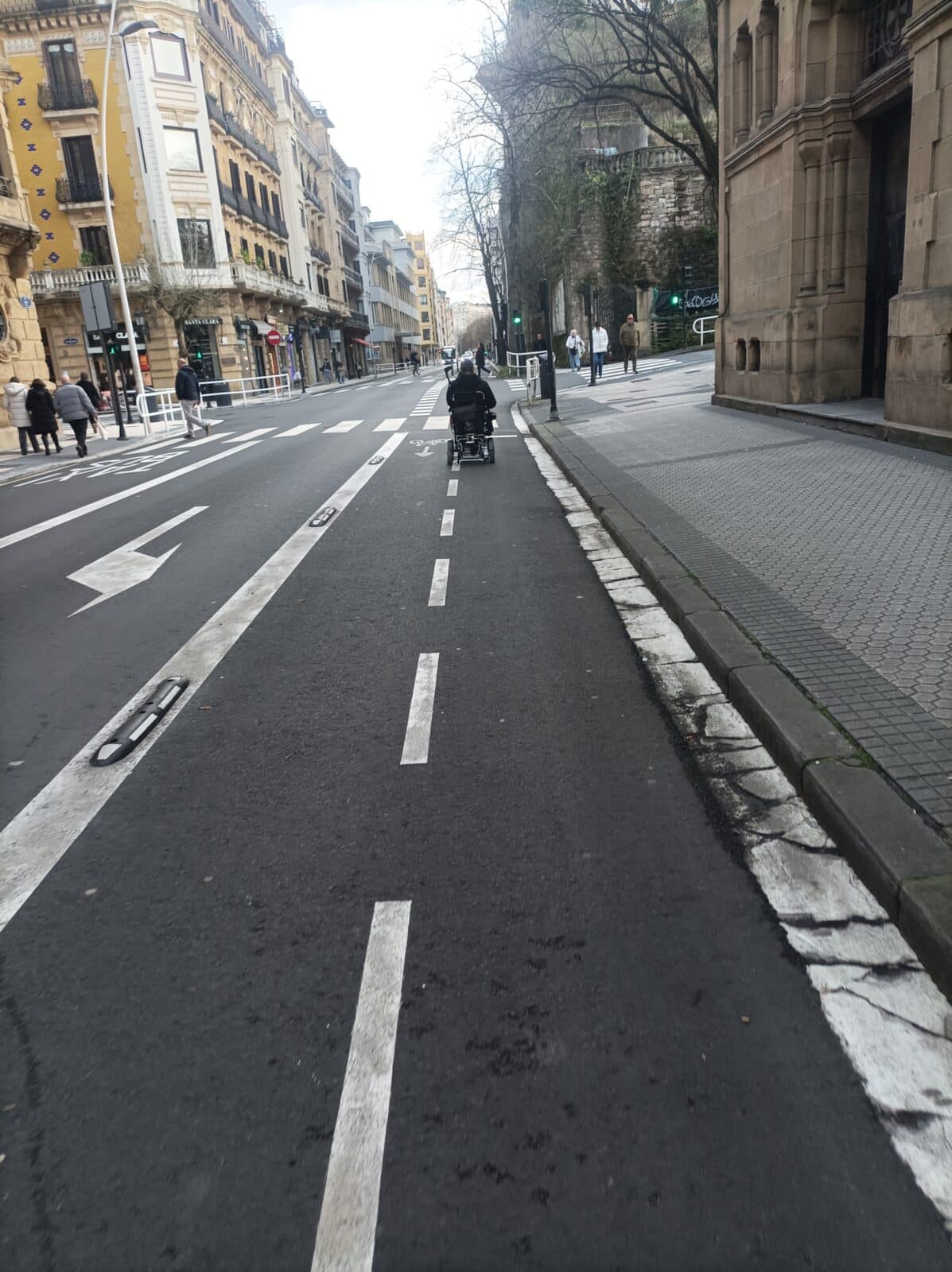 1784110320611 1784110320611 1 Una ciclista documenta durante cuatro años el uso indebido de los bidegorris de Donostia con 300 fotos