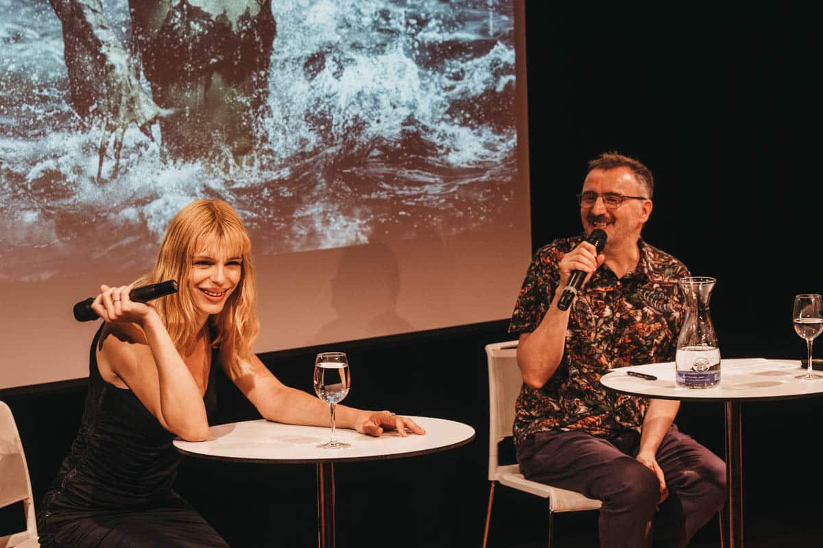 XE3S2243 Samantha Hudson: «Hay algo poderoso en el monstruo»