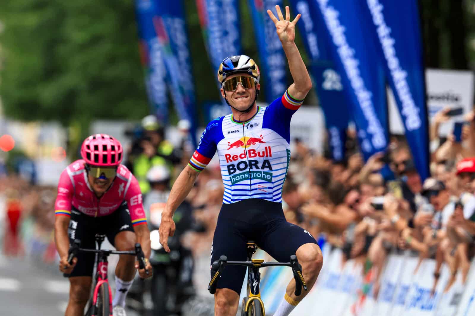 Clasica Evenepoel cumple los pronósticos y se impone a Carapaz en su cuarta Clásica San Sebastián
