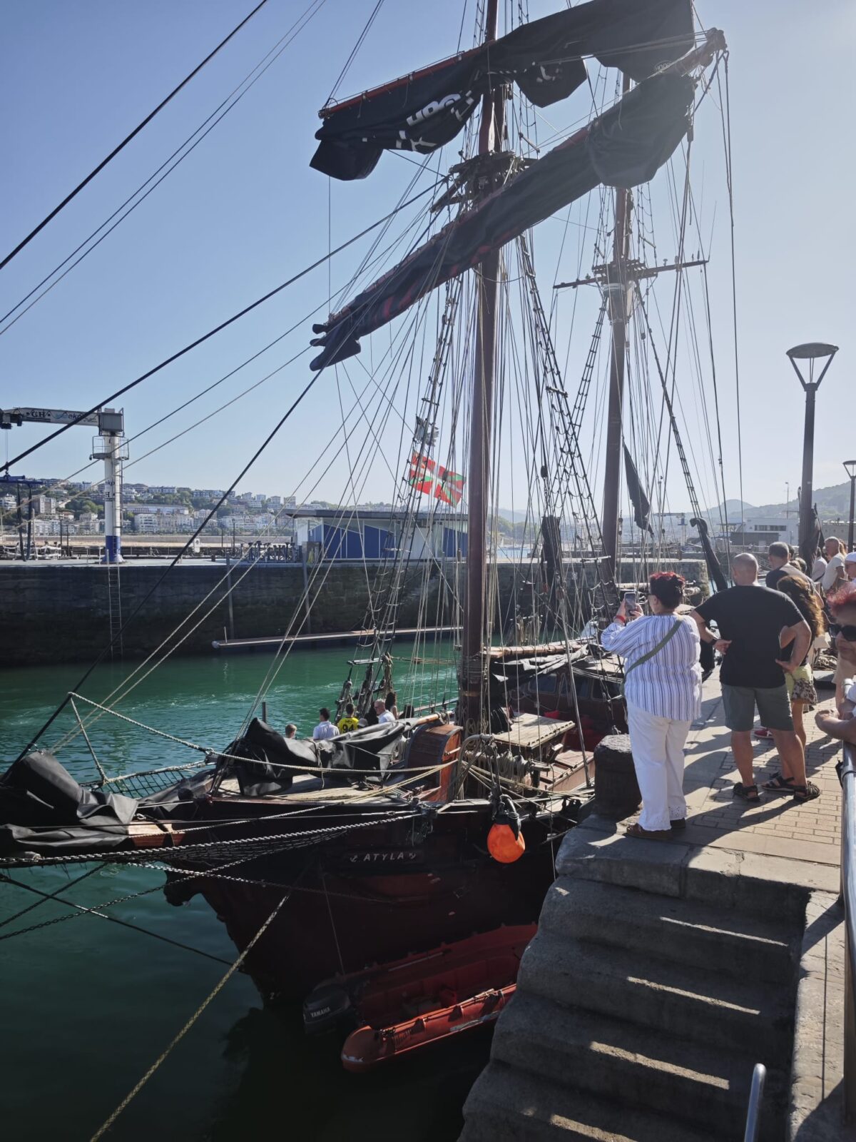 WhatsApp Image 2026 08 07 at 20.37.31 (Fotos) El barco Targaryen encanta en Donostia