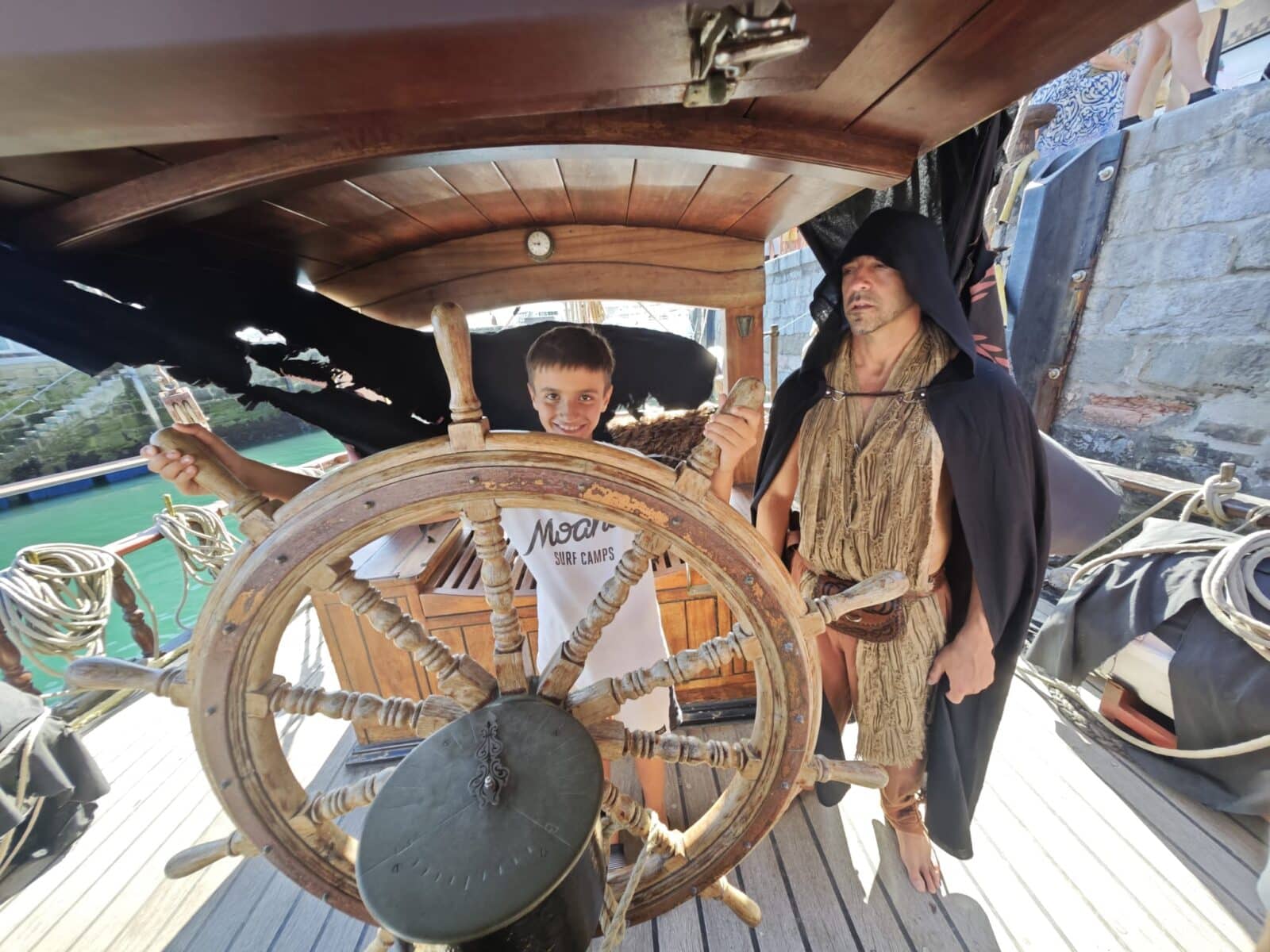 WhatsApp Image 2026 08 07 at 20.38.14 (Fotos) El barco Targaryen encanta en Donostia