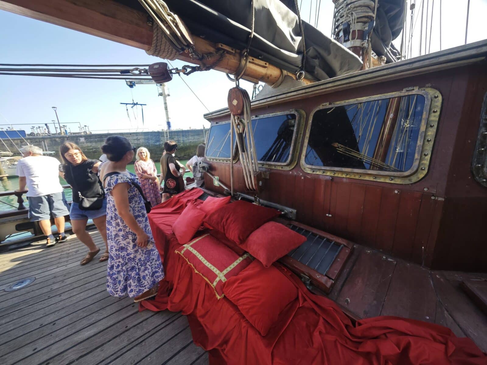WhatsApp Image 2026 08 07 at 20.39.40 (Fotos) El barco Targaryen encanta en Donostia